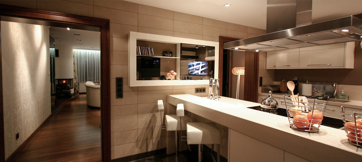 21.5" Spiegel TV für den Bereich Wohnen, installiert in einer Küche @ private Residenz in Polen.