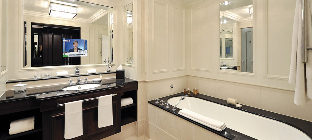 18.5" Spiegel TV für den Bereich Gastgewerbe, installiert in einem Badezimmer @ Ritz Carlton in Irland.